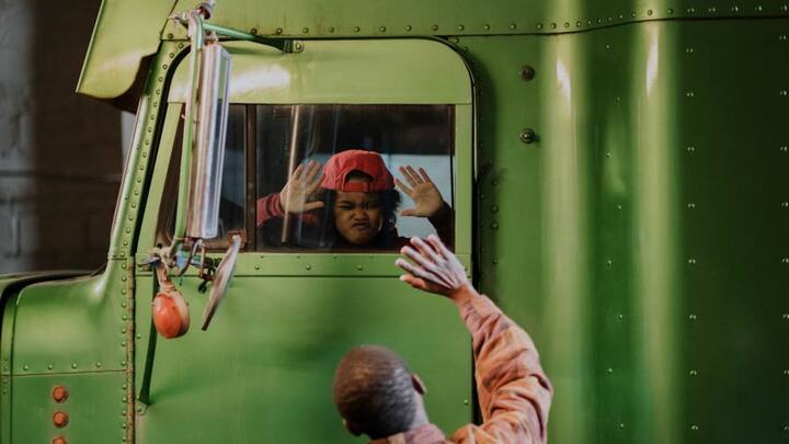 फ्रांस में ट्रक ड्राइवरों को सिर्फ वेतन ही नहीं, बल्कि कई तरह के अलाउंसेस और भत्ते भी दिए जाते हैं। इनमें सबसे अहम हैं जैसे कि खाने और रहने का खर्चा, जो कंपनी द्वारा अलग से दिया जाता है.