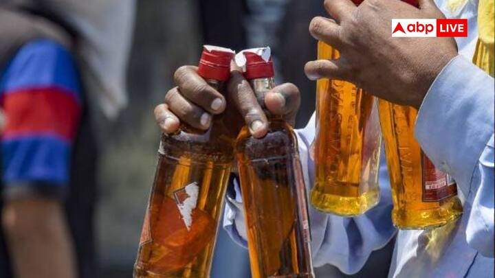 Desi Liquor Quarter Rate In Nepal: त्योहारों और पर्यटन सीजन में नेपाल में शराब की मांग बढ़ती है, जिससे कीमतों में और उछाल आ जाता है. चलिए जानें कि वहां पर देसी शराब की कीमत कितनी है.