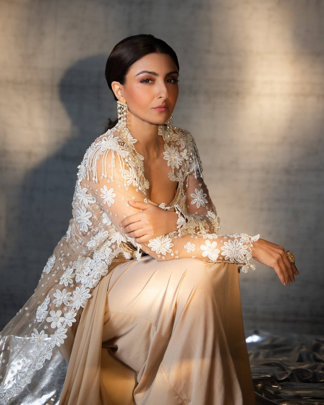 These pictures of Soha Ali Khan are testifying that she gives a tough fight to her sister -in -law Kareena Kapoor in beauty and style.