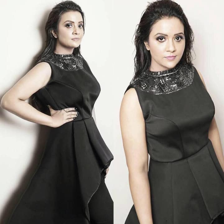 अमृता फडणवीस न केवल खूबसूरती और करियर के मामले में बल्कि पढ़ाई-लिखाई में भी काफी शानदार रही हैं. उन्होंने नागपुर के सेंट जोसेफ कॉन्वेंट स्कूल से अपनी शुरुआती पढ़ाई पूरी की