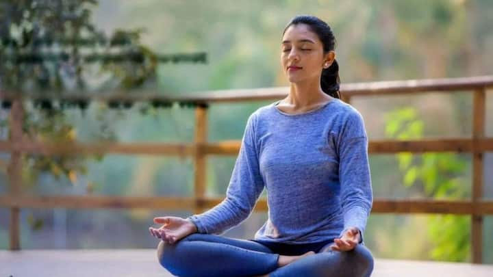 हलका व्यायाम किंवा ध्यानधारणा झोप सुधारते.