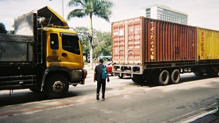 इसके अलावा लंबी दूरी की यात्राओं के दौरान यात्रा भत्ता, कुछ मामलों में बोनस और ओवरटाइम पे भी शामिल होता है.