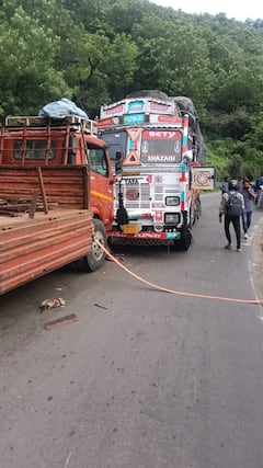 संभाजीनगरमध्ये भीषण अपघात, ट्रक अन् टेम्पोची समोरासमोर धडक; टँकरखाली दबून दोघे ठार