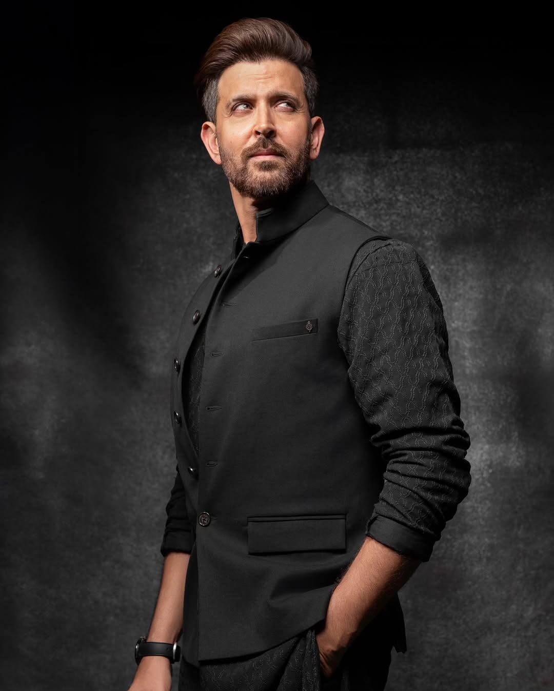 Both Hrithik and Suzanne have moved forward in their lives now. Not only for the sake of their children, both of them have forgotten all the grievances for each other, but both are happy with their partners in their personal life. Hrithik Roshan is dating Saba Azad, while Suzanne Khan is in a relationship with Arslan Goni.