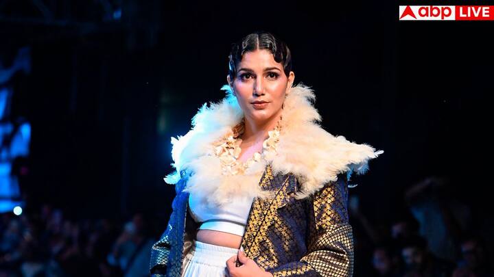 Sapna Choudhary: सपना चौधरी के डांस का एक अलग क्रेज था. एक दौर था कि लोग दूर दूर से सपना के डांस देखने के लिए आते थे. चलिए आपको बताते हैं कि सपना के ब्लाउज के कुछ डिजाइन.