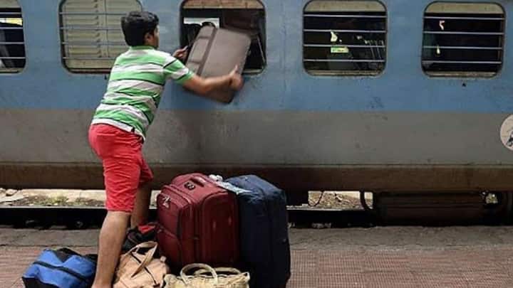 अगर आपको ट्रेन से करते वक्त याद आता है कि आपका कोई सामान ट्रेन में ही छूट गया है. तो आपको तुरंत रेल मदद ऐप के जरिए इस बारे में शिकायत दर्ज करवानी चाहिए. आप रेल मदद की वेबसाइट पर जाकर के भी अपनी शिकायत दर्ज करवा सकते हैं.