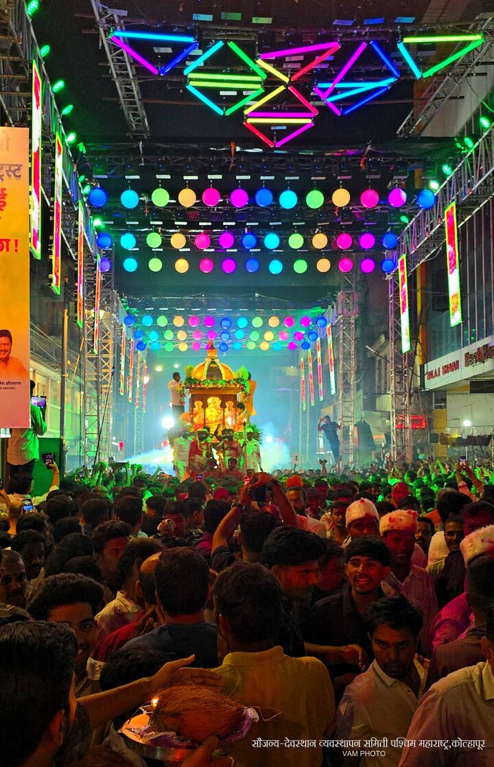 सध्या अंबाबाई मंदिराची स्वच्छता मोहीम सुरू झाली आहे.