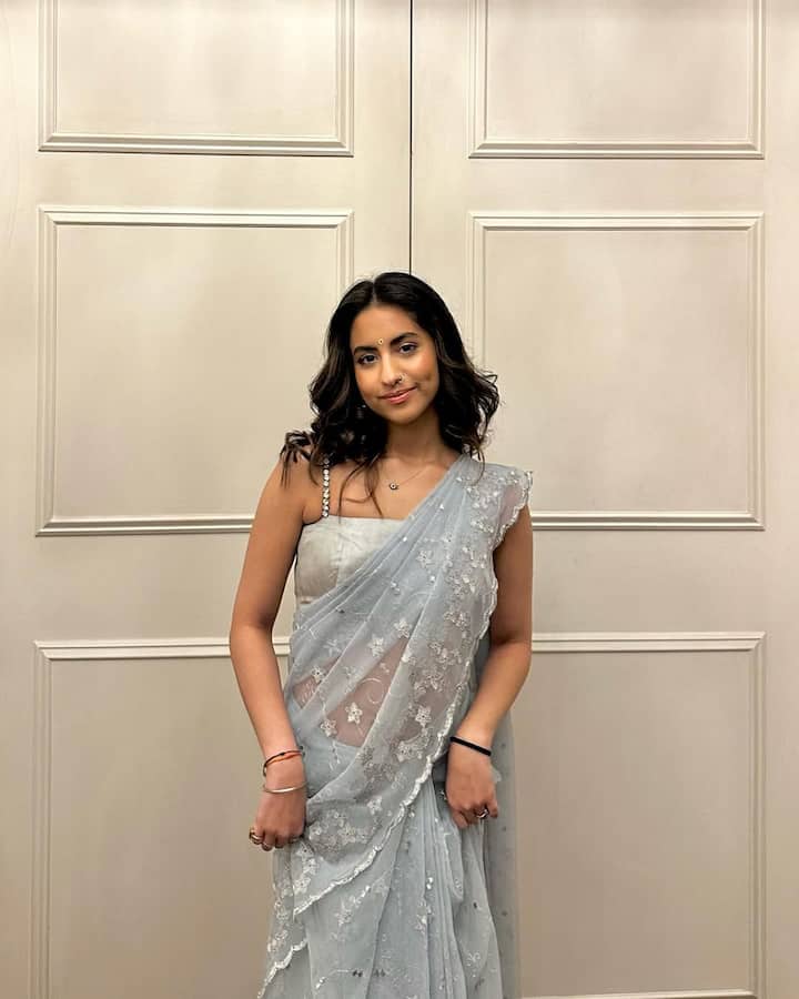 Aaliya also has a brother named Arjun Chhiba. Often she keeps sharing pictures on Instagram with her brother.