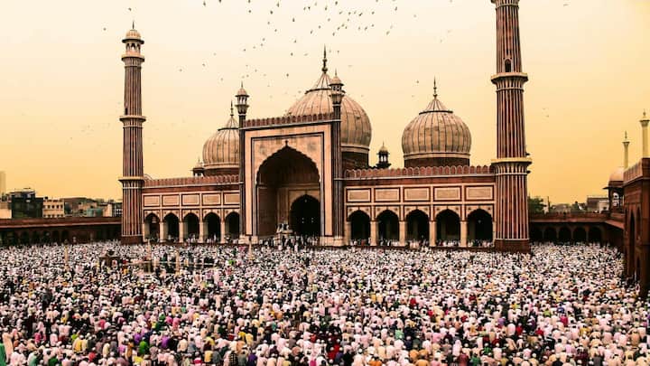 इस्लाम धर्म में तेजी से हो रही वृद्धि के साथ मुसलमान से बौद्ध धर्म पीछे रह जाएगा. जो वर्तमान में हिंदू के बाद दूसरा सबसे बड़ा धर्म है. नेपाल में ज्यादातर सुन्नी मुसलमान रहते हैं और ये तराई क्षेत्र में बसे हैं जो भारत की सीमा से सटा इलाका है.
