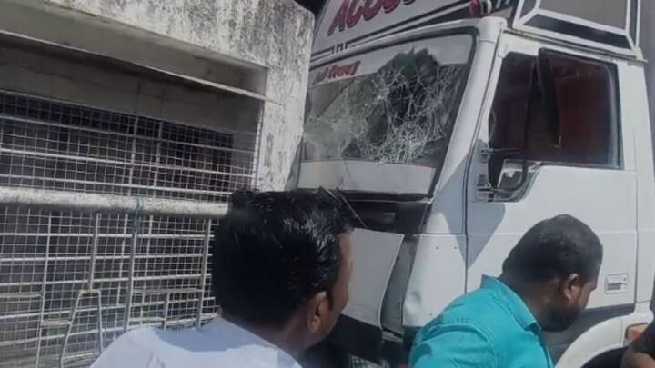 मिळालेल्या माहितीनुसार, देवराम लांडे यांच्या वाढदिवसाच्या निमित्ताने जुन्नर शहरात बुधवारी शोभायात्रेचे आयोजन करण्यात आले होते. या शोभायात्रेत डीजे वाहन, ढोल-ताशा पथक आणि गोफनृत्य पथक सहभागी झाले होते.