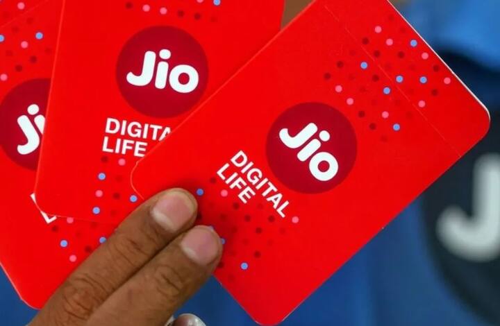 Jio એ200 રૂપિયાથી ઓછા ભાવે એક પ્લાન લોન્ચ કર્યો છે. આ પ્લાનમાં યુઝર્સને અનલિમિટેડ કોલિંગ, ડેટા અને ફ્રી SMS જેવા ફાયદા મળે છે. Jio નો આ પ્લાન ખાસ કરીને એવા યુઝર્સ માટે છે જે ઓછા ખર્ચે વધુ ફાયદા ઇચ્છે છે.