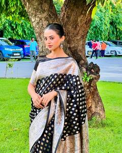 स्वरागिनी की ये एक्ट्रेस अब अपने लुक्स से गिराती हैं बिजलियां, हर लुक में स्टाइलिश लगती हैं हेली शाह