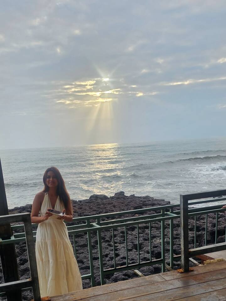 To sum up the whirlwind trip, Nia captioned her post:  “Shortest Goa trip ever! Who comes back in 24 hours. ‘Me’. I like home now.”