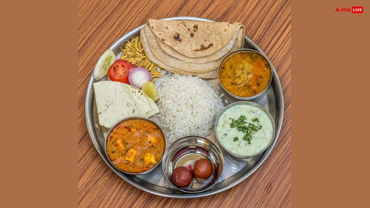 गया जी में श्राद्ध के दौरान पितृ स्मरण, सात्विक भोजन, ब्रह्मचर्य, और जमीन पर सोना चाहिए.