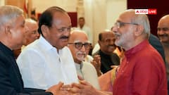 हंसते, मुस्कुराते, हाथ मिलाते...उपराष्ट्रपति सीपी राधाकृष्णन से यूं मिले जगदीप धनखड़, देखें तस्वीरें
