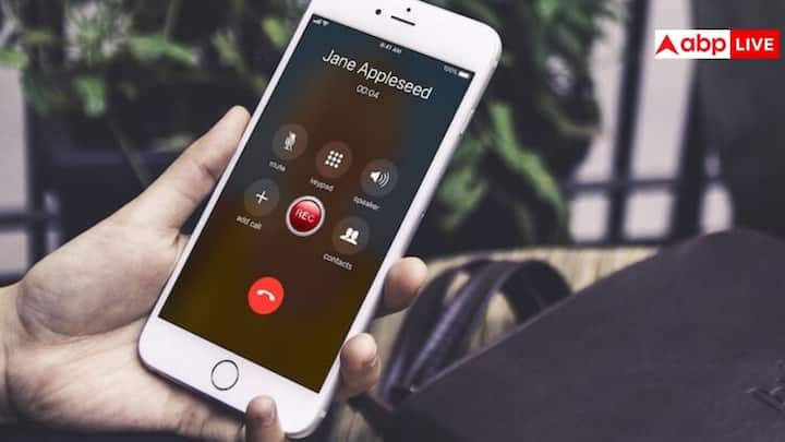 Rules For Call Recording: बिना बताए किसी की कॉलरिकॉर्डिंग करना पर दर्ज हो सकता है केस. इतना ही नहीं जेल और जुर्माने की सजा मिल सकती है. जान लीजिए इसे लेकर क्या कहता है कानून.