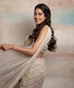 Janhvi Kapoor: એક્ટ્રેસ જાહ્નવી કપૂરના ગ્લેમરસ 10 સાડી લૂક જોઈ તમે દંગ રહી જશો