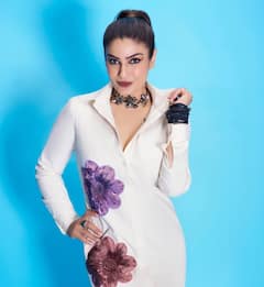 रवीना टंडन यूं ही नहीं कहलातीं 'मस्त-मस्त गर्ल', ये 10 तस्वीरें हैं सबूत, 52 की उम्र में भी बरपाती हैं कयामत