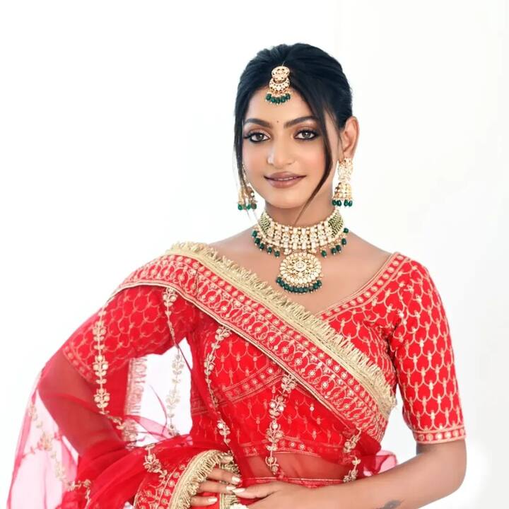 Before her film debut, Monalisa is also modeling for the bridal look. She is looking very beautiful in this red colored lehenga and heavy green jewellery.