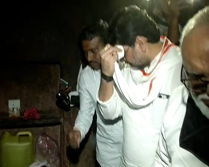 धनंजय मुंडे कराड कुटुंबीयांच्या भेटीला