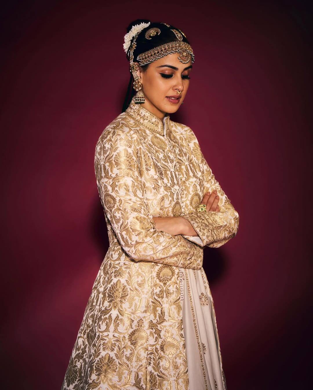 Genelia has graduated in the management study, she often used to think that the job of MNC is fine for her. But luck had something else approved.