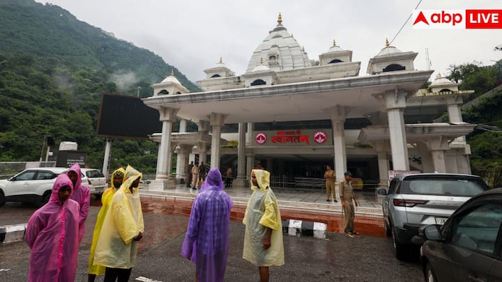 श्रद्धालु इन तस्वीरों को देखकर अपनी आस्था को और मजबूत कर सकते हैं. भले ही यात्रा शारीरिक रूप से संभव न हो, लेकिन तस्वीरों के माध्यम से माता के दर्शन का अनुभव घर पर ही किया जा सकता है. माता के दर्शन से मन को शांति मिलती है और जीवन में सकारात्मक ऊर्जा का संचार होता है.