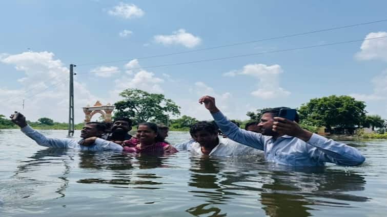 Banaskantha: ગળાડૂબ પાણીમાં ઉતર્યા સાંસદ ગેનીબેન ઠાકોર, સહાયની હૈયાધારણા આપી