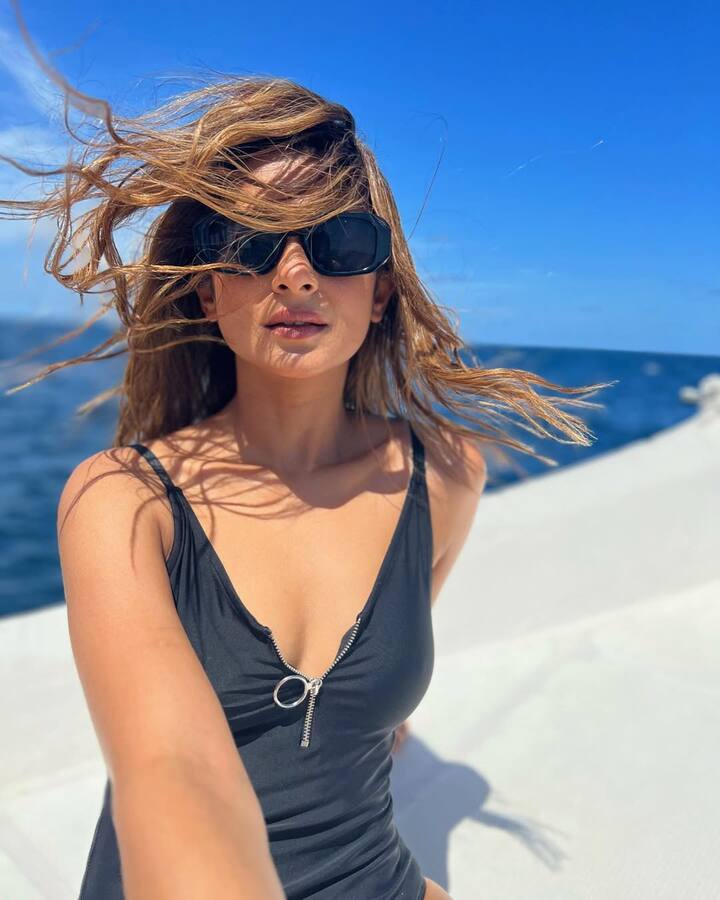 Jennifer's glamorous avatar wins everyone's heart. She is now seen on OTT with TV.