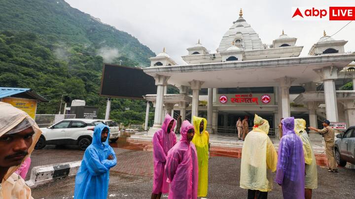 माता के भवन को सजाने वाली रौशनी, फूलों की सुंदरता और दीपों की चमक तस्वीरों में भी झलकती है. यह दृश्य भक्तों को ऐसा अनुभव देता है मानो वे वहीं उपस्थित हों. इस दौरान भक्त घर बैठे ही प्रार्थना कर सकते हैं और माता से अपने परिवार की खुशहाली और स्वास्थ्य की कामना कर सकते हैं.