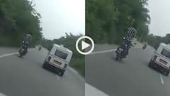 बीच सड़क पर 'अजय देवगन' बन गया चिंटू-सा लड़का, चलती बाइक पर खड़े होकर किया खतरनाक स्टंट, वीडियो वायरल