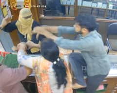 சென்னை நகை கடையில் பரபரப்பு! மிளகாய் பொடி, கத்தி: திருட முயன்ற பெண் கைது