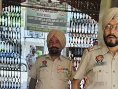 ਪੰਜਾਬ ਦੇ ਇਸ ਕਾਲਜ 'ਚ ਅਧਿਆਪਕਾਂ ਨੇ ਦਿੱਤਾ ਧਰਨਾ, ਕਾਲਜ ਦੇ ਅੰਦਰ ਵੜੀ ਪੁਲਿਸ; ਪ੍ਰਿੰਸੀਪਲ ਬੋਲੇ- ਜਿੰਮ ਦਾ ਸਮਾਨ ਲੈ ਗਏ