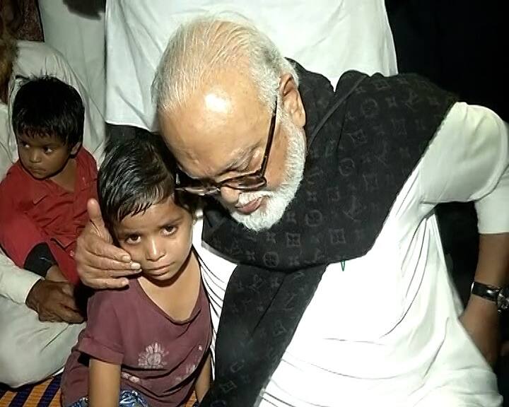 छगन भुजबळ यांनी भरत कराड यांच्या कुटुंबाला काहीही कमी पडून देणार नाही, असे आश्वासन दिले.