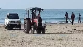 போதையின் பாதையில்... கடலுக்குள் தத்தளித்த கார்.. கடலூரில் நடந்த காமெடி இதுதான்!