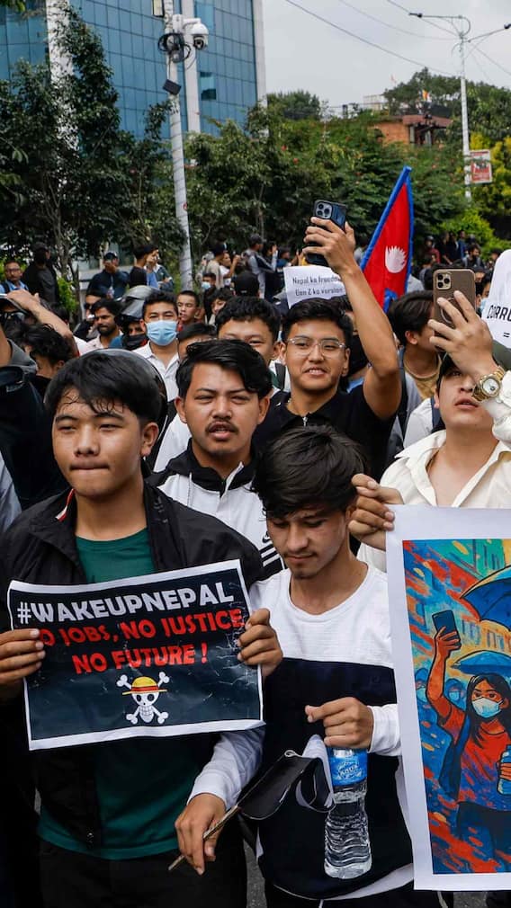 பற்றியெரியும் நேபாளம்; எந்த நாட்டில் அதிக Gen Z உள்ளனர்?