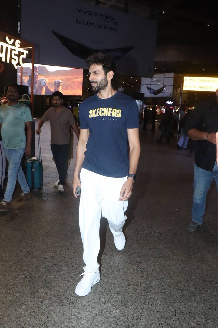 Karthik was spotted at the airport between the film.