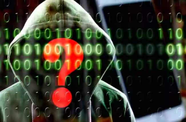 ਭਾਰਤ ਸਰਕਾਰ ਦੀ ਸਾਈਬਰ ਸੁਰੱਖਿਆ ਏਜੰਸੀ CERT-In ਨੇ ਐਂਡਰਾਇਡ ਯੂਜ਼ਰਸ ਲਈ ਇੱਕ ਵੱਡੀ ਚੇਤਾਵਨੀ ਜਾਰੀ ਕੀਤੀ ਹੈ। ਏਜੰਸੀ ਨੇ ਕਿਹਾ ਕਿ ਐਂਡਰਾਇਡ ਦੇ ਲੇਟੇਸਟ ਵਰਜ਼ਨ 'ਤੇ ਚੱਲ ਰਹੇ ਸਮਾਰਟਫੋਨਾਂ ਵਿੱਚ ਕਈ ਖਤਰਨਾਕ ਖਾਮੀਆਂ ਪਾਈਆਂ ਗਈਆਂ ਹਨ। ਇਨ੍ਹਾਂ ਖਾਮੀਆਂ ਨੂੰ ਹਾਈ ਸਿਕਿਊਰਿਟੀ ਰਿਸਕ ਸ਼੍ਰੇਣੀ ਵਿੱਚ ਰੱਖਿਆ ਗਿਆ ਹੈ, ਭਾਵ ਜੇਕਰ ਇਨ੍ਹਾਂ ਨੂੰ ਸਮੇਂ ਸਿਰ ਠੀਕ ਨਹੀਂ ਕੀਤਾ ਗਿਆ, ਤਾਂ ਹੈਕਰਸ ਆਸਾਨੀ ਨਾਲ ਸਮਾਰਟਫੋਨ ਦੀ ਦੁਰਵਰਤੋਂ ਕਰ ਸਕਦੇ ਹਨ ਅਤੇ ਉਪਭੋਗਤਾਵਾਂ ਦੇ ਡੇਟਾ ਨੂੰ ਖ਼ਤਰਾ ਹੋ ਸਕਦਾ ਹੈ। ਮੀਡੀਆ ਰਿਪੋਰਟਾਂ ਦੇ ਅਨੁਸਾਰ, ਇਹ ਸਮੱਸਿਆਵਾਂ ਐਂਡਰਾਇਡ 13, ਐਂਡਰਾਇਡ 14, ਐਂਡਰਾਇਡ 15 ਅਤੇ ਐਂਡਰਾਇਡ 16 ਵਰਜਨਾਂ ਨੂੰ ਪ੍ਰਭਾਵਿਤ ਕਰ ਰਹੀਆਂ ਹਨ। ਇਹ ਖਾਮੀਆਂ ਸਿਰਫ਼ ਇੱਕ ਹਿੱਸੇ ਵਿੱਚ ਨਹੀਂ ਹਨ ਬਲਕਿ ਓਪਰੇਟਿੰਗ ਸਿਸਟਮ ਦੀਆਂ ਕਈ ਪਰਤਾਂ ਵਿੱਚ ਮੌਜੂਦ ਹਨ। ਇਨ੍ਹਾਂ ਵਿੱਚ ਫਰੇਮਵਰਕ, ਰਨਟਾਈਮ, ਸਿਸਟਮ, ਵਾਈਡਵਾਈਨ ਡੀਆਰਐਮ, ਪ੍ਰੋਜੈਕਟ ਮੇਨਲਾਈਨ, ਕਰਨਲ, ਕੁਆਲਕਾਮ, ਮੀਡੀਆਟੈਕ ਸਮੇਤ ਕਈ ਹਿੱਸੇ ਸ਼ਾਮਲ ਹਨ। ਇੰਨੀ ਵੱਡੀ ਗਿਣਤੀ ਵਿੱਚ ਕਮਜ਼ੋਰੀਆਂ ਦਾ ਪਤਾ ਲਗਾਉਣ ਦਾ ਮਤਲਬ ਹੈ ਕਿ ਖ਼ਤਰਾ ਪਹਿਲਾਂ ਨਾਲੋਂ ਕਿਤੇ ਜ਼ਿਆਦਾ ਗੰਭੀਰ ਹੋ ਗਿਆ ਹੈ।