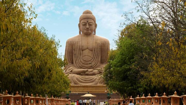 बिहार का नाम सुनते ही हमारे मन में प्राचीन नालंदा विश्वविद्यालय, भगवान बुद्ध की तपोभूमि और महावीर की जन्मस्थली की तस्वीर उभरती है. लेकिन इस नाम की जड़ें बहुत गहरी और ऐतिहासिक हैं.