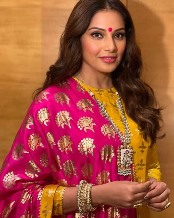 Bipasha Basu Pink and Yellow color look very beautiful in the traditional suit, her jewelery and smile are making her look even more special.