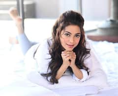 जूही चावला की 10 तस्वीरें, 57 की उम्र में 24 की एक्ट्रेसेस को खूबसूरती में देती हैं मात