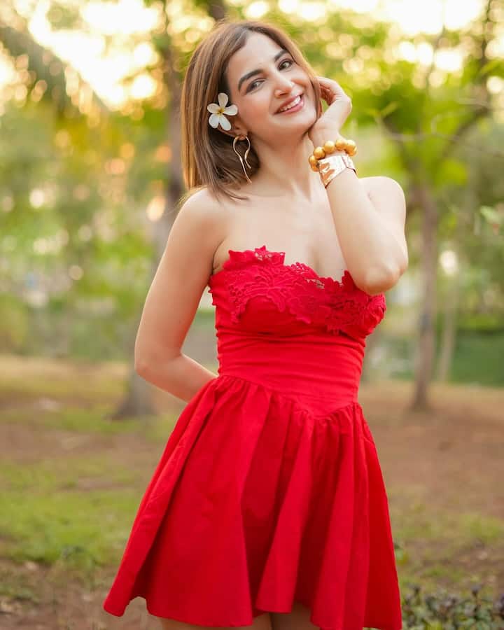 सुभी ने यह भी बताया कि तीन साल तक उनका कॉन्टैक्ट बना रहा, लेकिन नज़दीकियां बढ़ने के बाद आवेज़ ने अचानक उनसे दूरी बना ली.