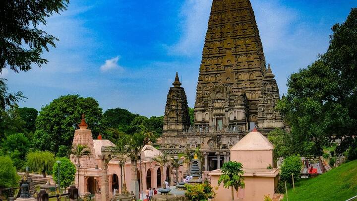 इन मठों की वजह से ही इस क्षेत्र को 'विहार' नाम मिला, जो समय के साथ 'बिहार' में बदल गया. इतना ही नहीं प्रचीन समय में इसे मगध के नाम से भी जाना जाता है इसके अलावा इसका अंग और वज्जी नाम भी था.