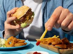 Skin Care Tips: इन आदतों की वजह से हो रही स्किन खराब, जानिए खुद को कैसे बचाकर रखें