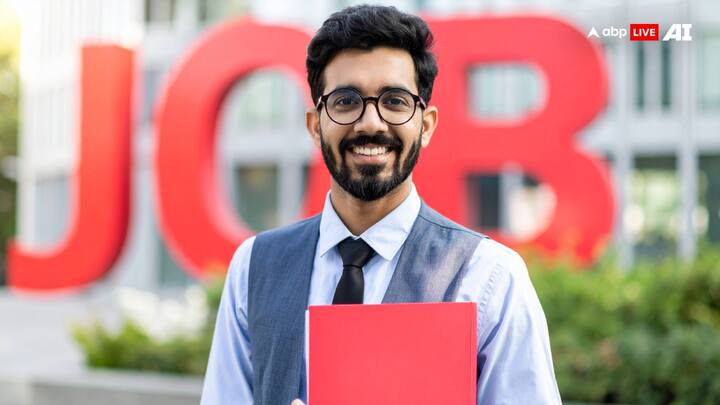 दिल्ली विकास प्राधिकरण (DDA) ने ग्रुप A, B और C के कुल 1732 पदों पर भर्ती का नोटिफिकेशन जारी किया है. आवेदन प्रक्रिया 6 अक्टूबर से शुरू होकर 5 नवंबर 2025 तक चलेगी, जबकि परीक्षा दिसंबर-जनवरी में होगी,