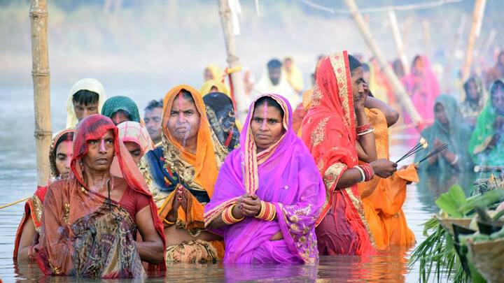 बिहार भारत का तीसरा सबसे अधिक आबादी वाला राज्य है. आज बिहार अपनी समृद्ध संस्कृति, मधुबनी चित्रकला और लिट्टी-चोखा जैसे व्यंजनों के लिए जाना जाता है.