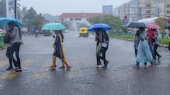 Weather Update: āĻāĻŖā§āĻāĻžā§ ā§Šā§Ļ-ā§Ēā§Ļ āĻāĻŋāĻŽāĻŋ āĻŦā§āĻā§ āĻŦāĻāϤ⧠āĻĒāĻžāϰ⧠āĻā§āĻĄāĻŧā§ āĻšāĻžāĻā§āĻž ! āĻĒā§āϰāĻŦāϞ āĻŦāϰā§āώāĻŖā§āϰ āĻāĻļāĻā§āĻāĻž āĻāĻ āĻā§āϞāĻžā§ āĻā§āϞāĻžā§