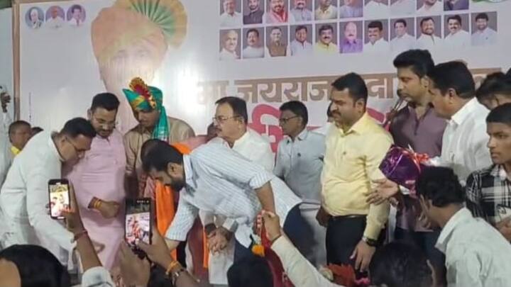 लोकसभा निवडणुकीत खासदार माने मतदारसंघात फिरकत नसल्याचा आरोप झाला होता.