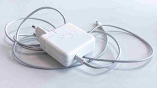 બીજાના ચાર્જર માંગવાની આદત પડી શકે છે ભારે, નિષ્ણાંતોએ કર્યો ચોંકાવનારો ખુલાસો