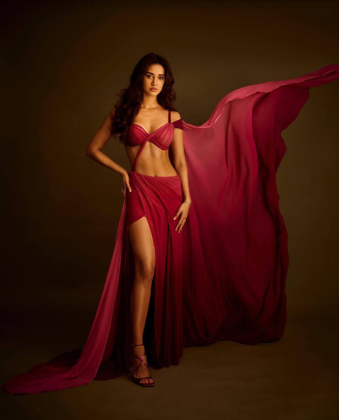 Talking about the workfront of the actress, Disha is going to be seen in the films 'Welcome to the Jungle' and 'Avarrana 2'.