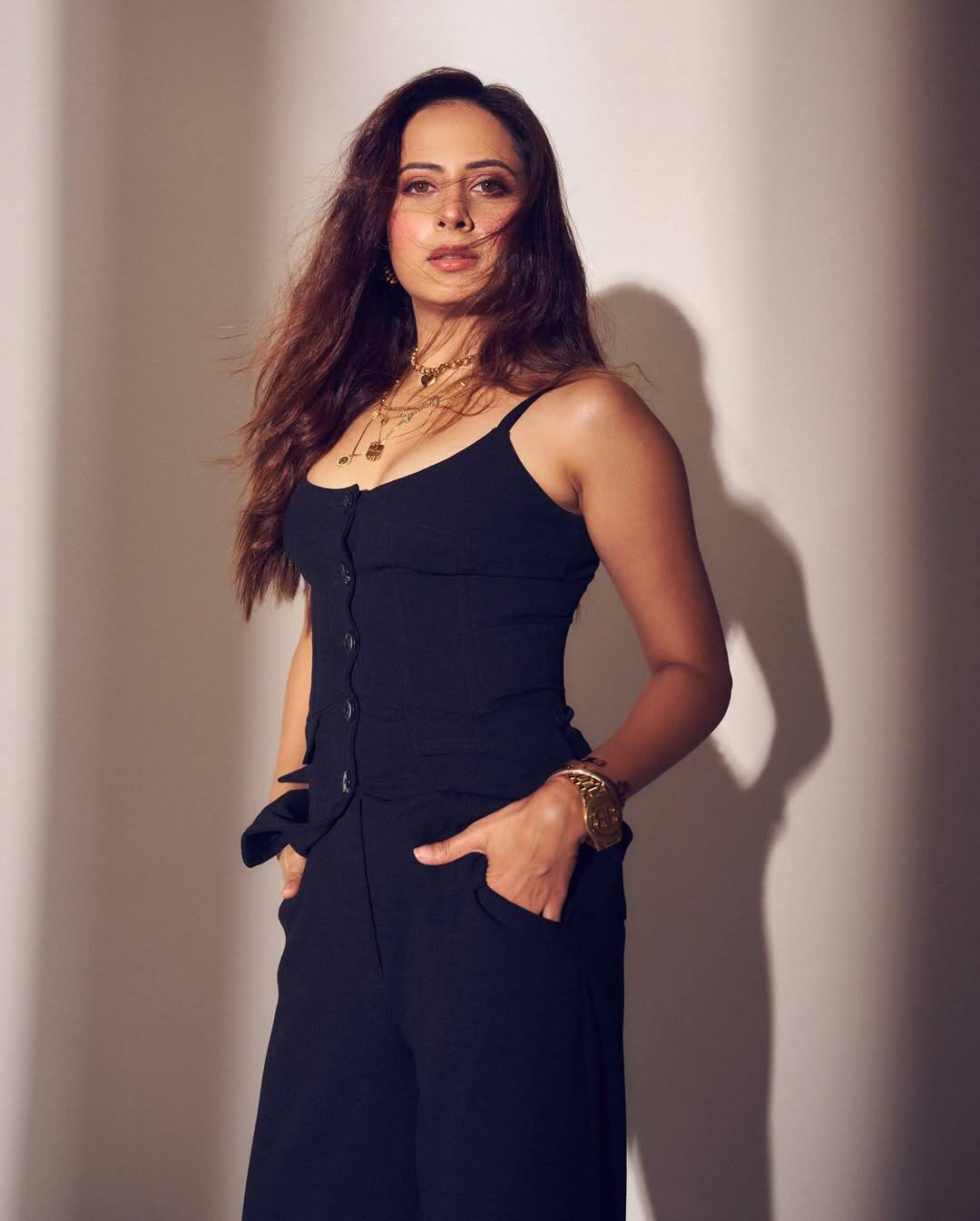 Talking about the workfront, Sargun was last seen in the Punjabi film Sarbala Ji. In which she was seen with Gippy Grewal.